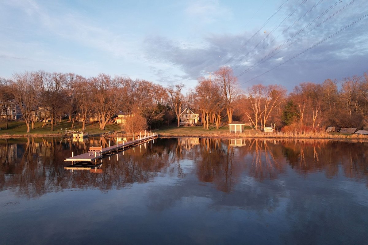 Lakefront Retreat: Sauna, Hot Tub, Firepit & More gallery image 5