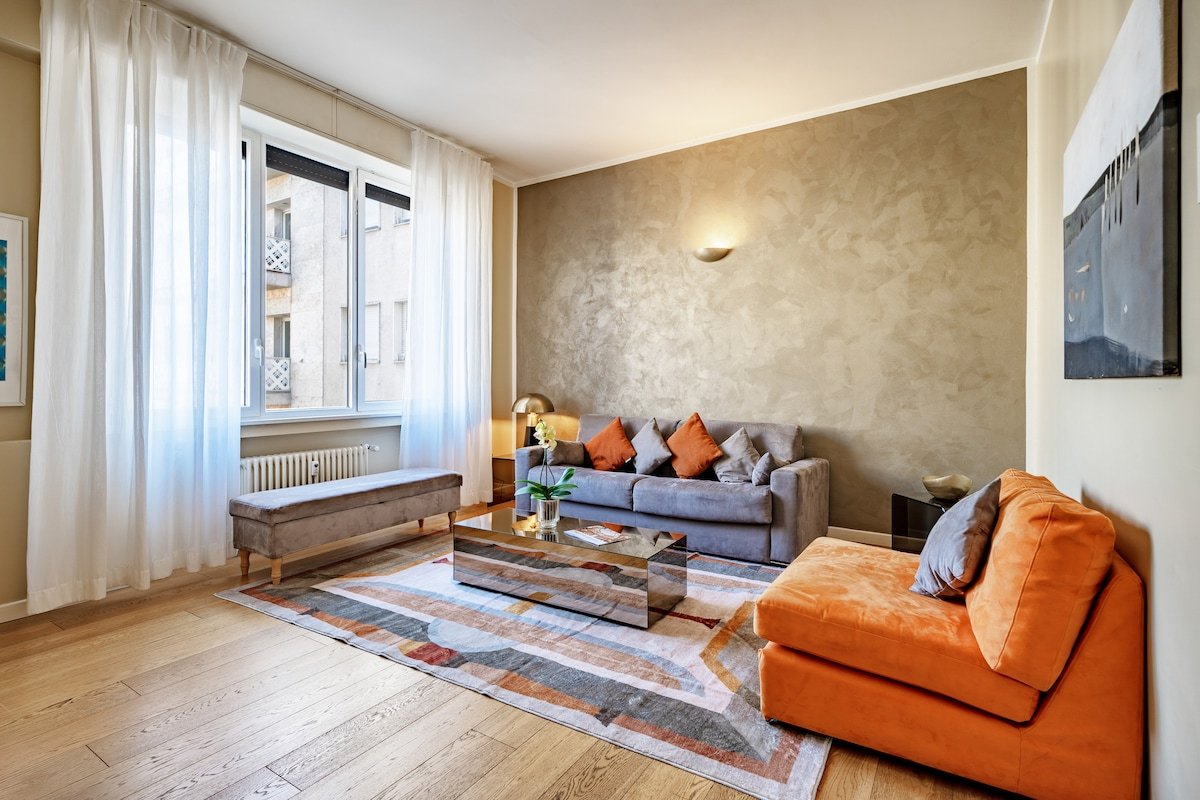 Magnificent Penthouse Duomo -3 bedrooms – 8 Guests gallery image 2