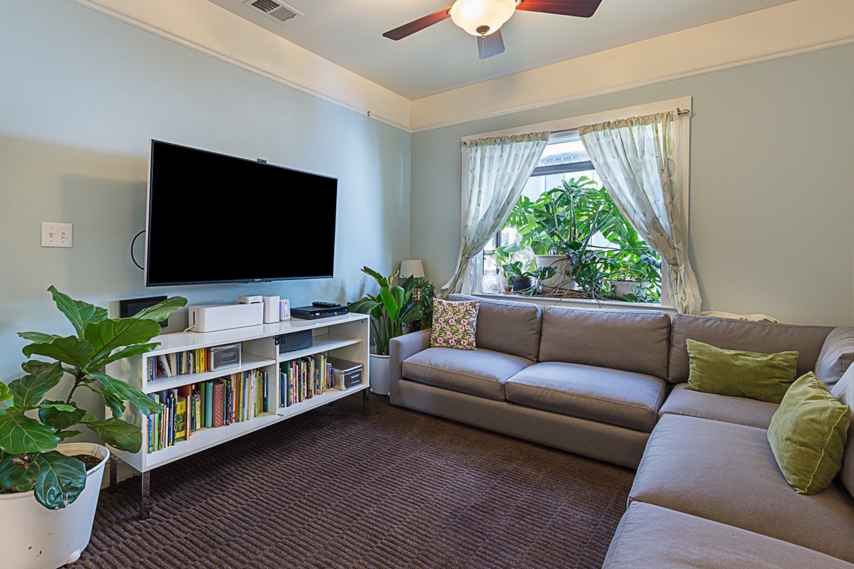 Beautiful 3 bedroom with garden and PARKING