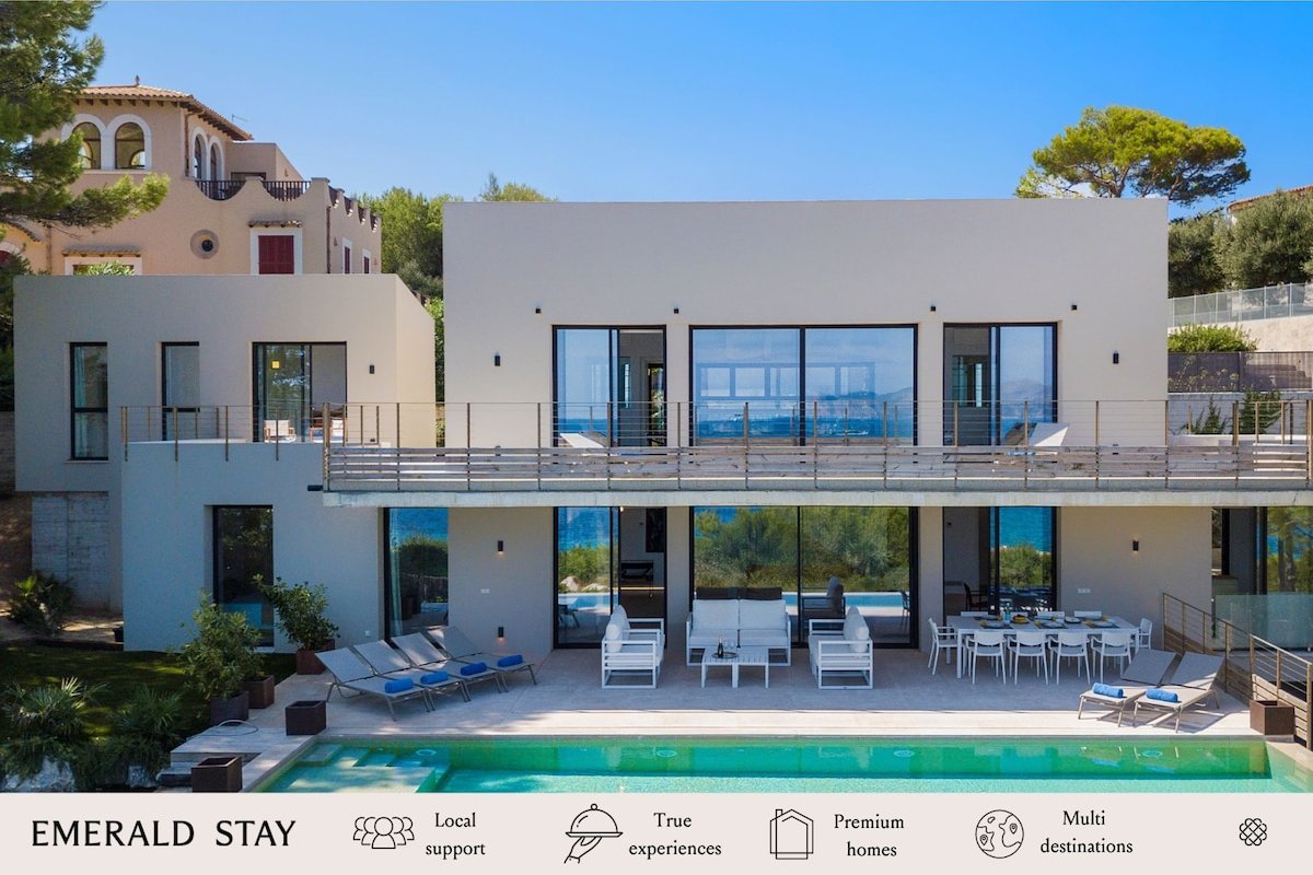 Villa Seablue – gorgeous sea view front line