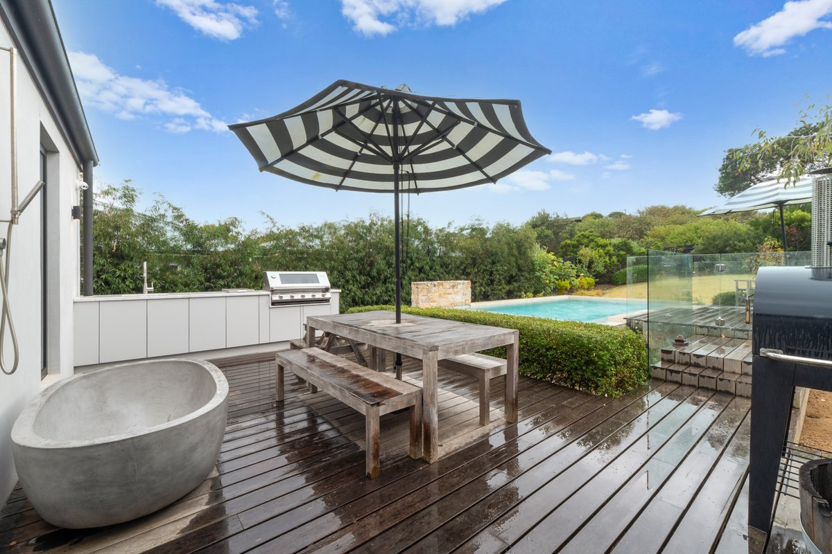 Pura Vida – Gas Heated Pool