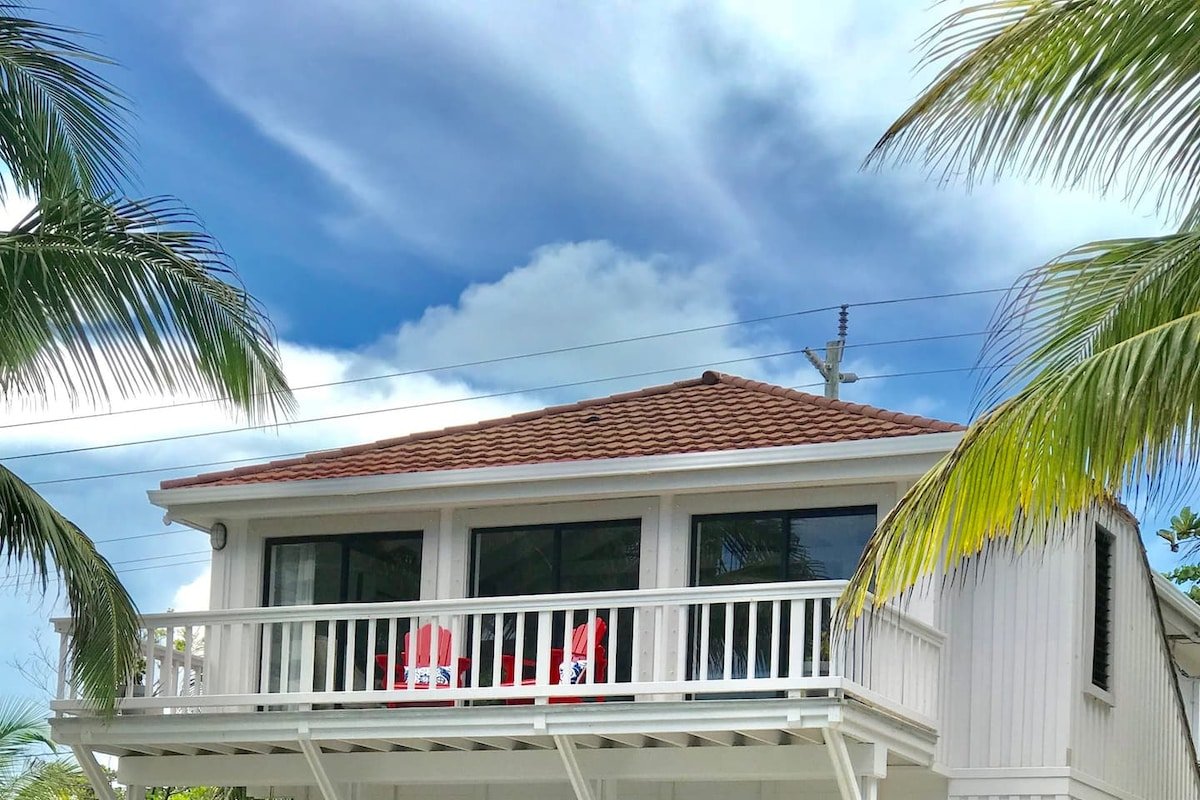 Holiday Time @ Le Reve Beach House & Casita gallery image 4