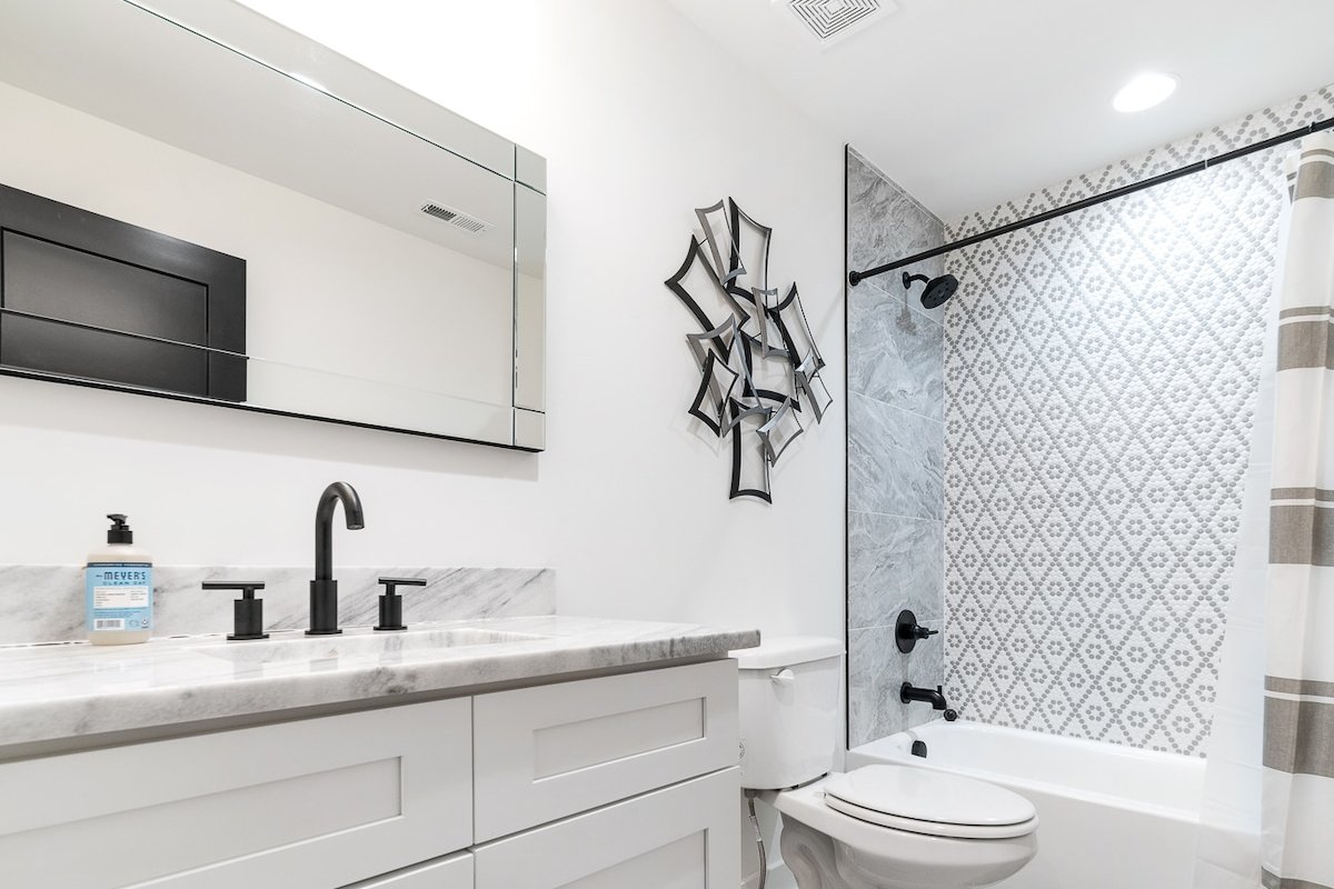 City Hideaway with Stunning Rooftop Escape #3 gallery image 5