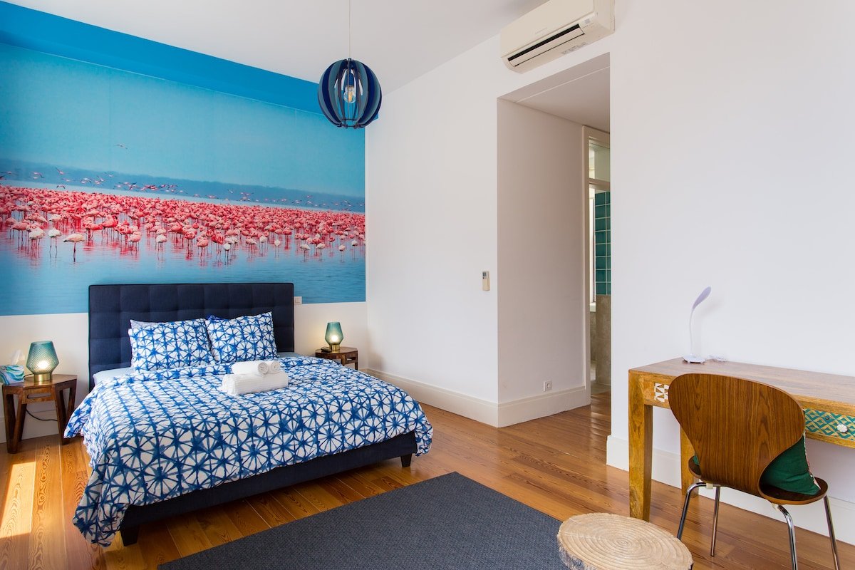 Flores – Triplex in Chiado w/ terrace & parking! gallery image 3