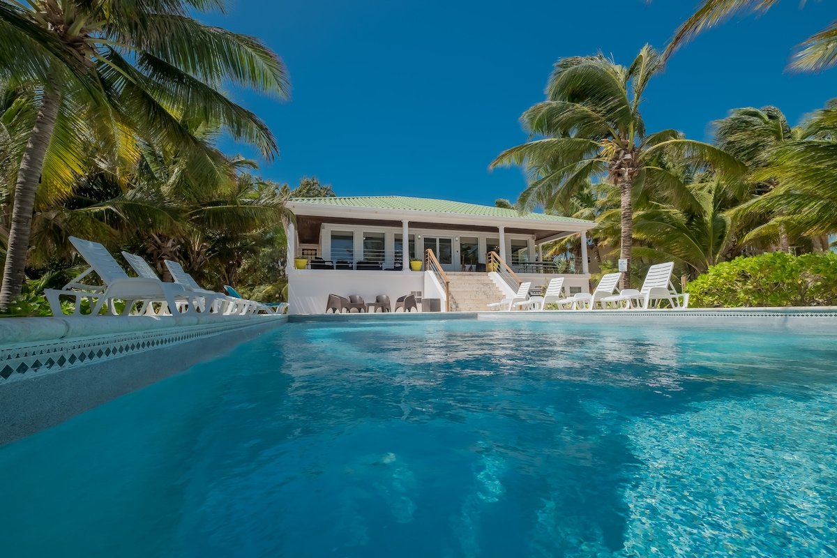 Stunning Caribbean Views. Beach, Pool, Kayaks. gallery image 2