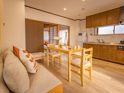 新宿まで電車で2駅｜家族＆グループに最適｜5寝室・14名宿泊OK