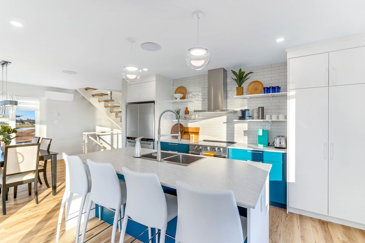 Luxurious Waterfront Beach House in Parlee Beach gallery image 3