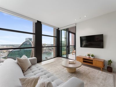 Darling Harbour Views, Fireworks & Free Parking