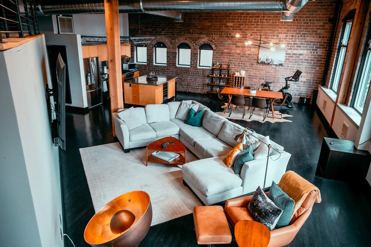 Massive Downtown Seattle Loft – Free Parking gallery image 2