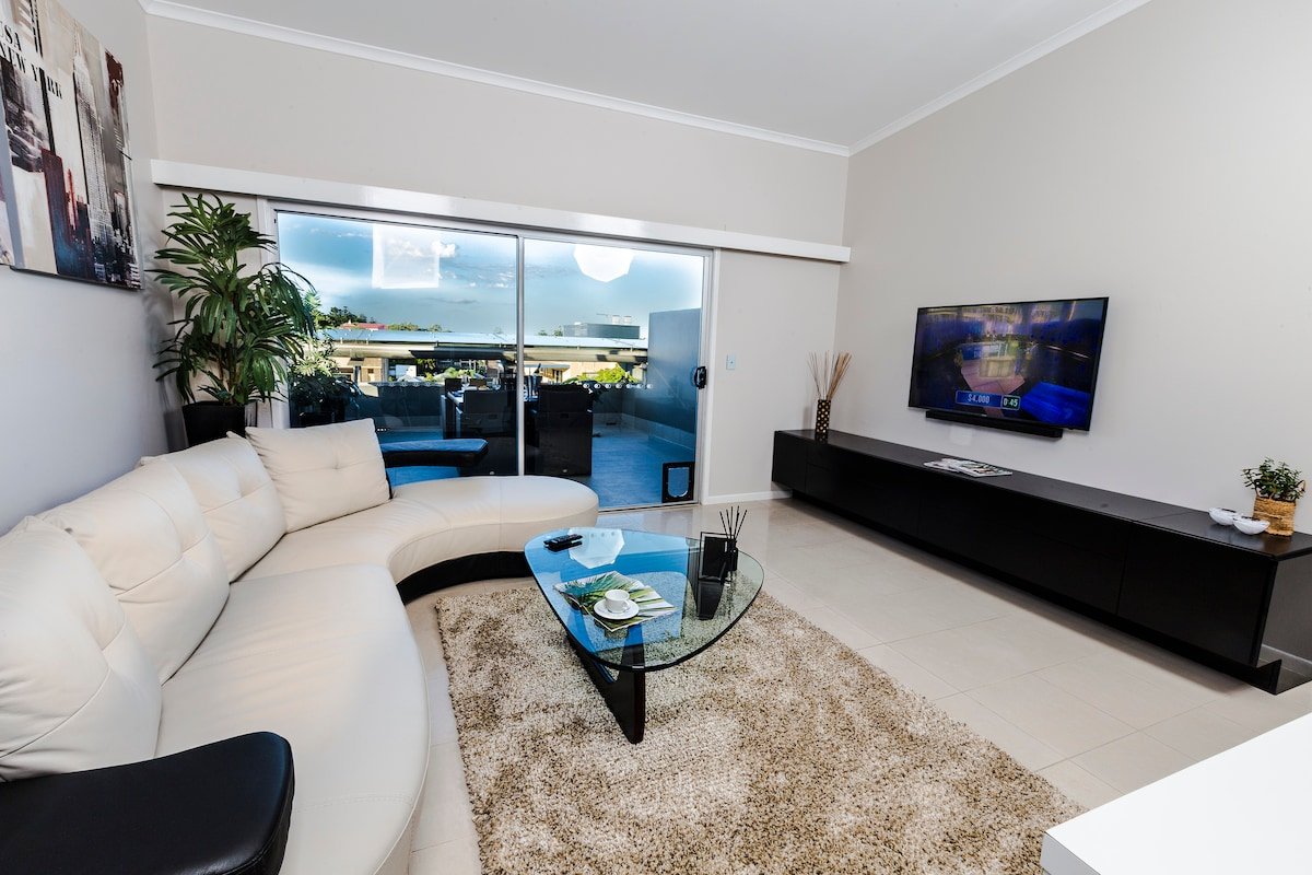 LUXE 2 Brunswick St Terrace Apartment Pet Friendly gallery image 5