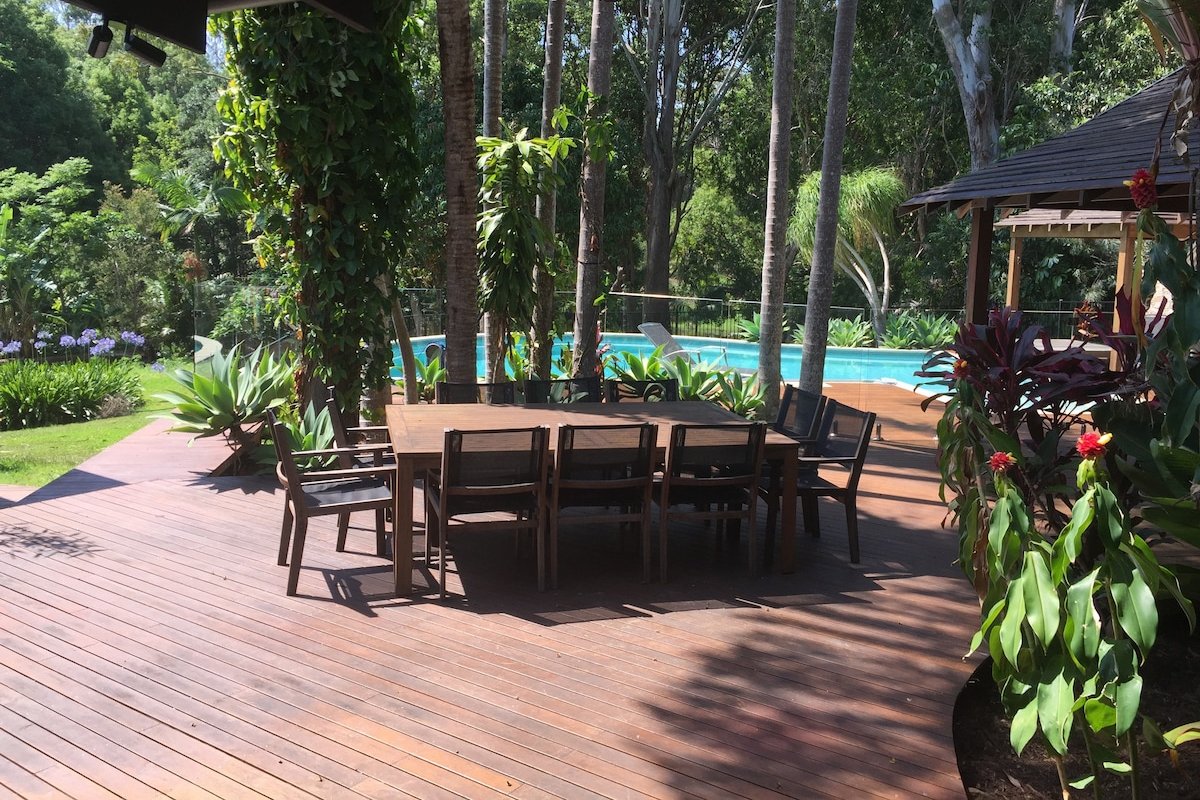 Villa Byron with guest house gallery image 5