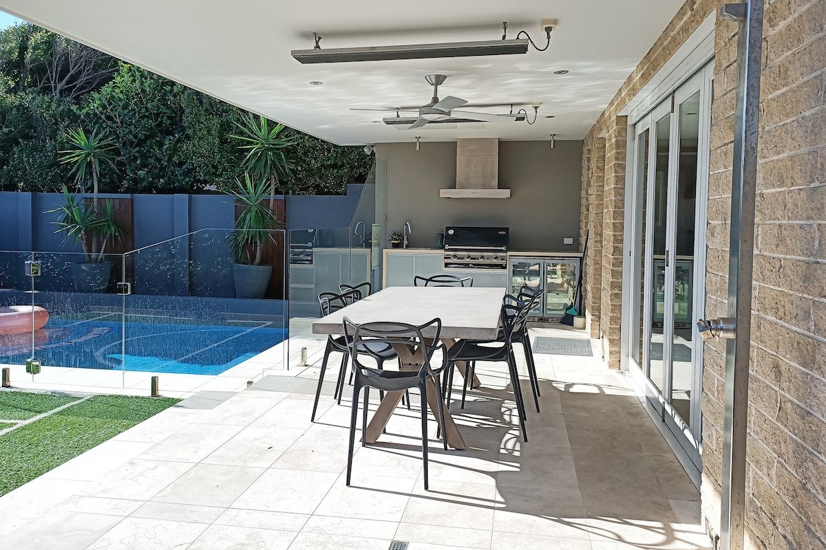 Clovelly Beach House with Pool gallery image 4