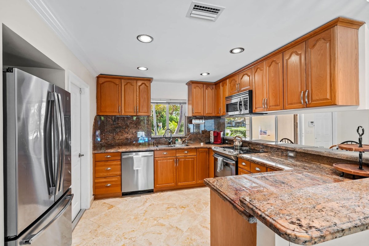 Paradise Cove – Pool Retreat Near Beach gallery image 5