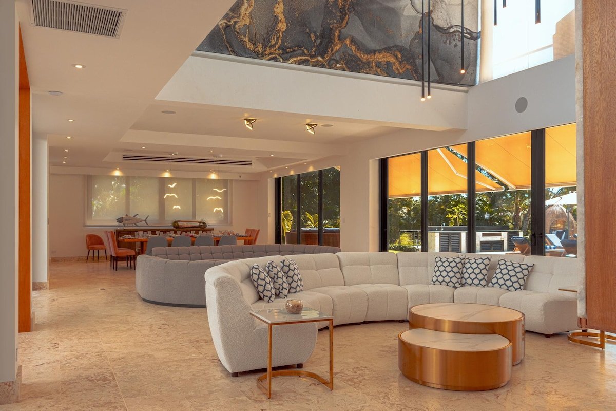 Large modern villa w/ staff close to beach & golf gallery image 5