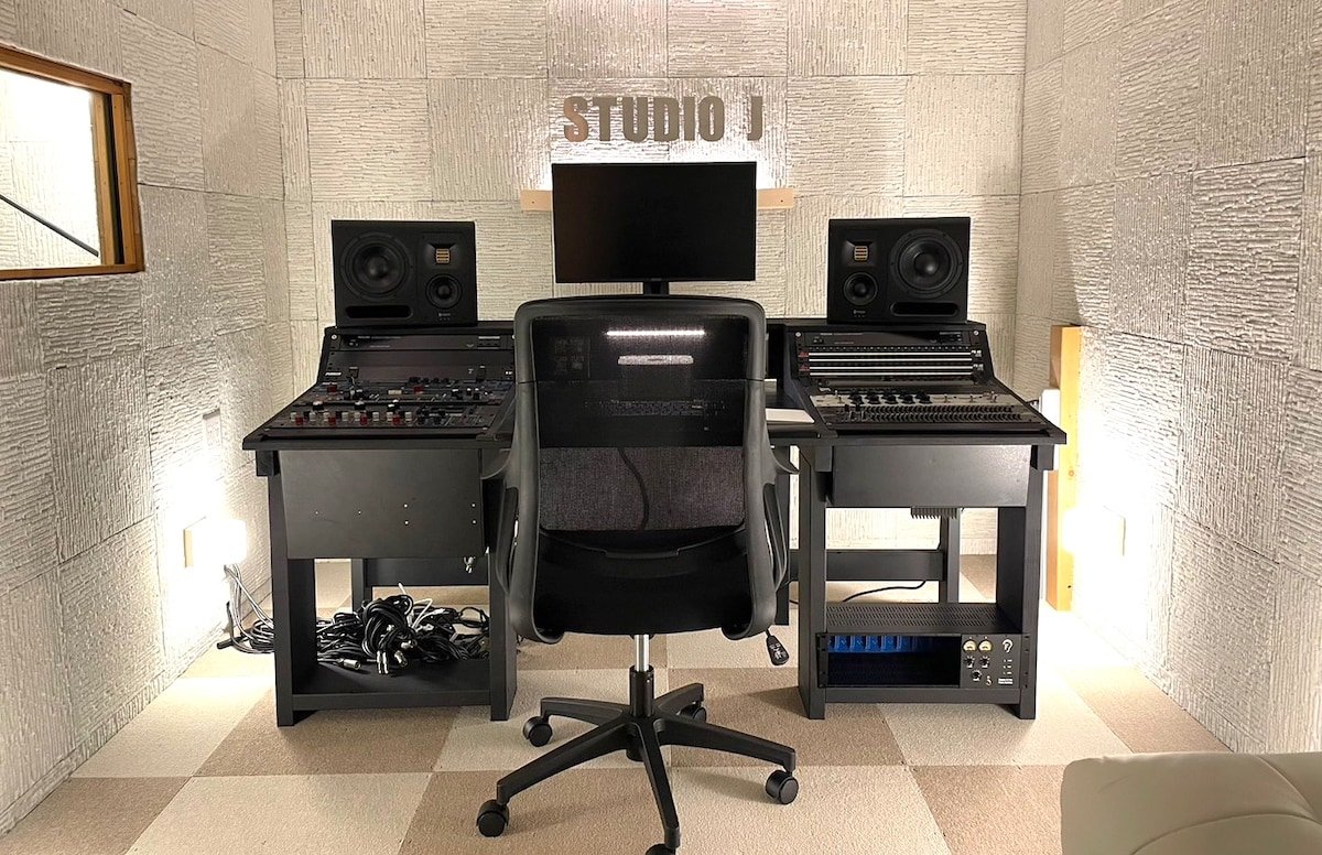 Private house in Tokyo with Recording Studio gallery image 3