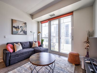 Centre of it All 2BDRM/2BATH CN Tower View/Parking