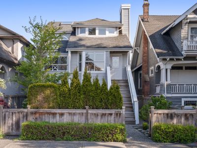 1,600 sqft Luxury Beach Home in Kitsilano
