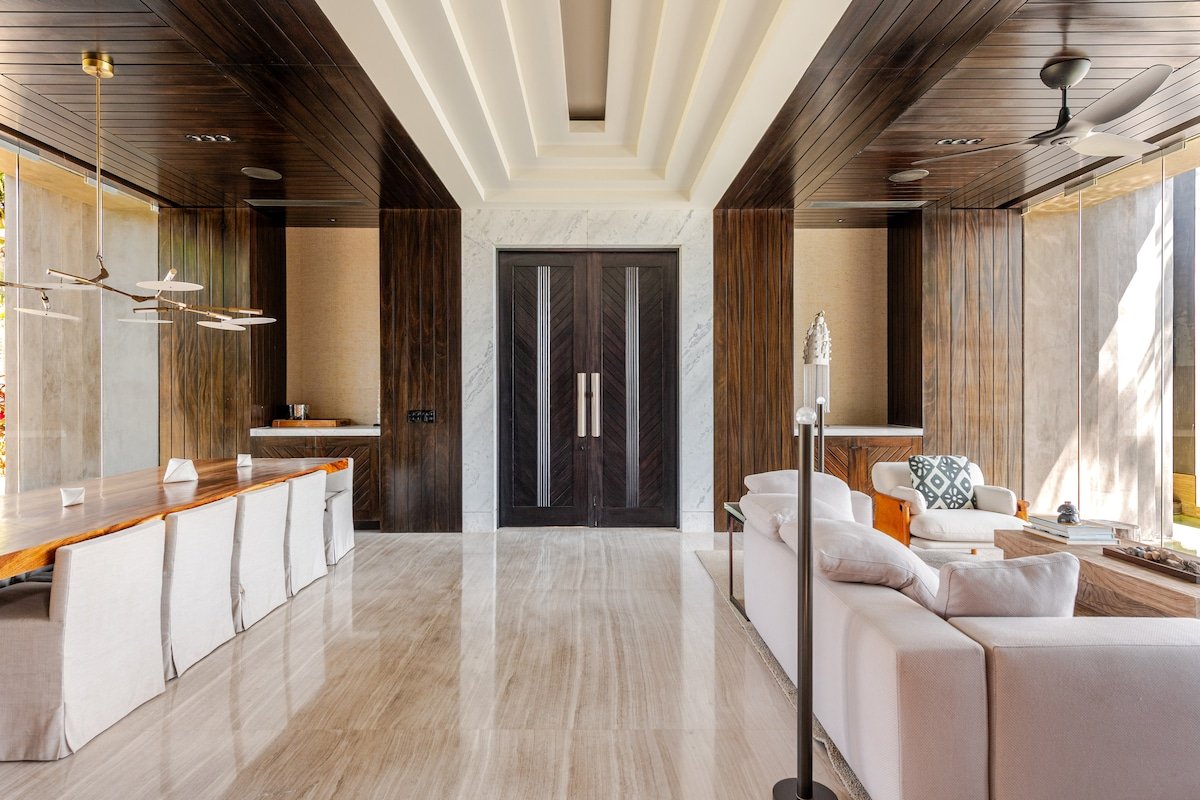 Exclusive Oceanfront Villa | Pool, Jacuzzi & Gym gallery image 4