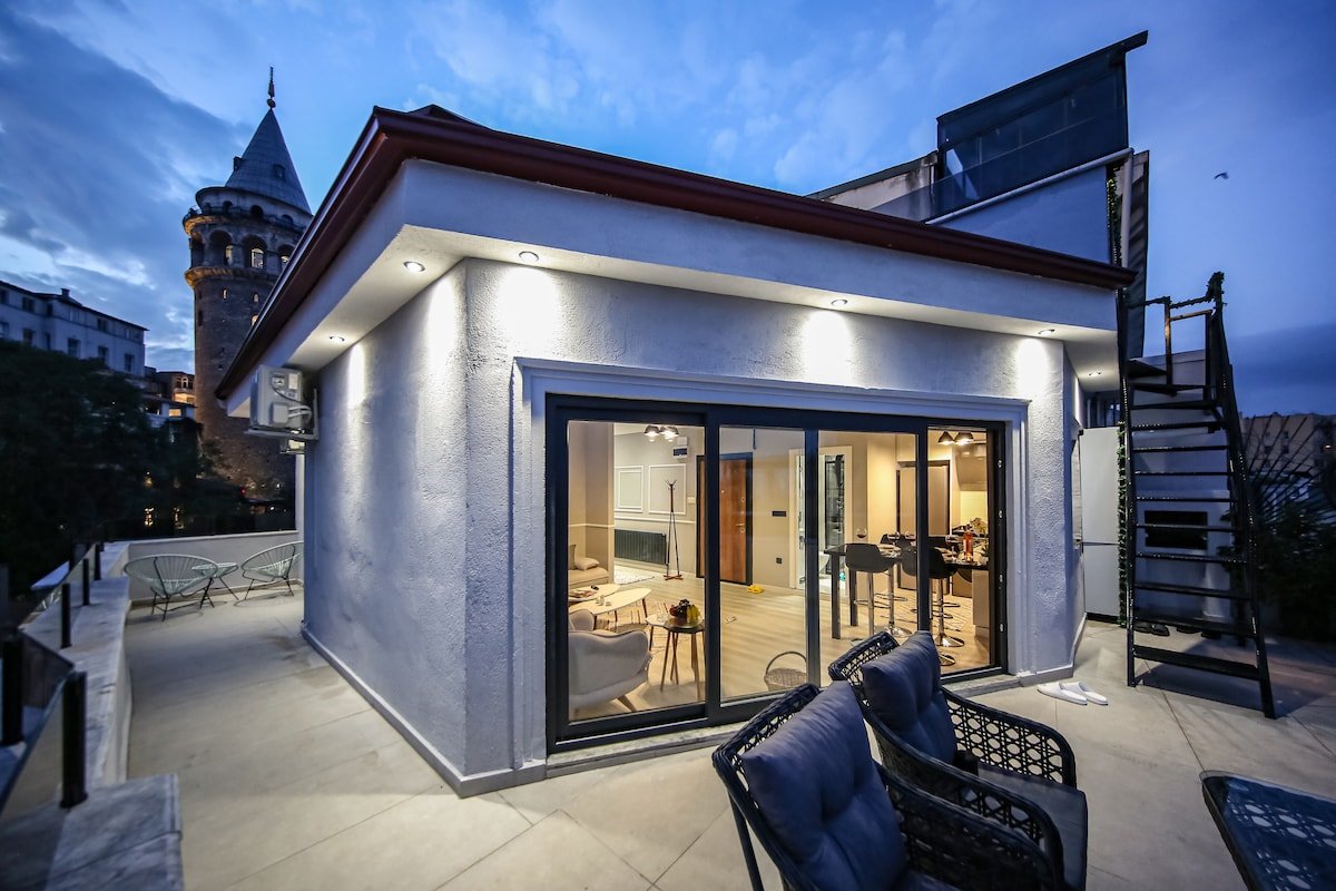 Galata Tower and Bosphorus view gallery image 2