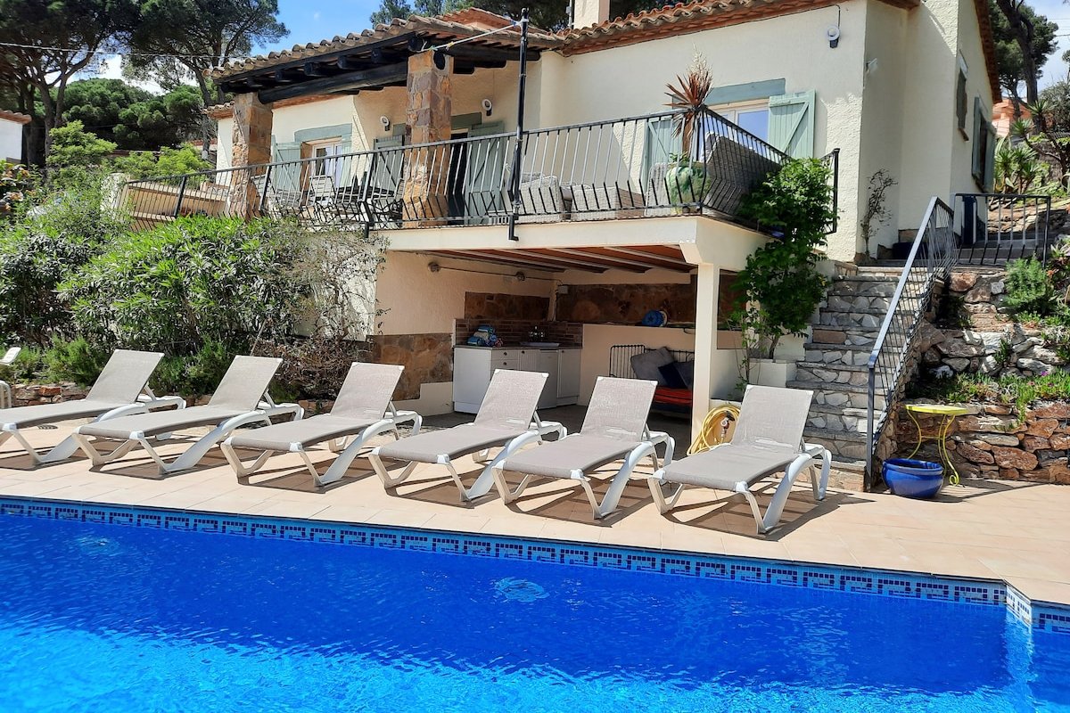 Begur: Private villa & pool. Ideal for families. gallery image 2