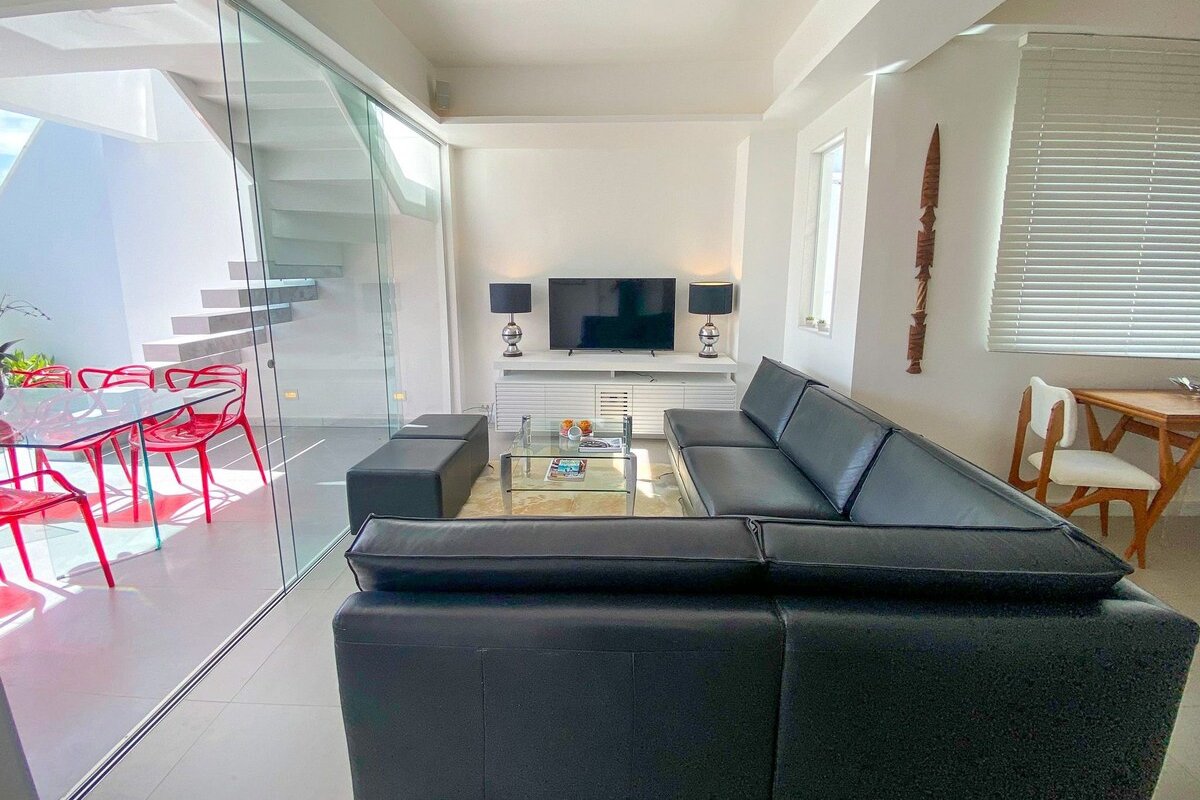 Beautiful penthouse with view and jacuzzi gallery image 4