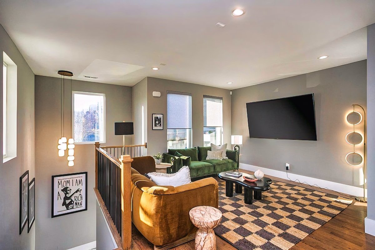 Perfect for Large Groups: 2 Homes with City Views gallery image 5