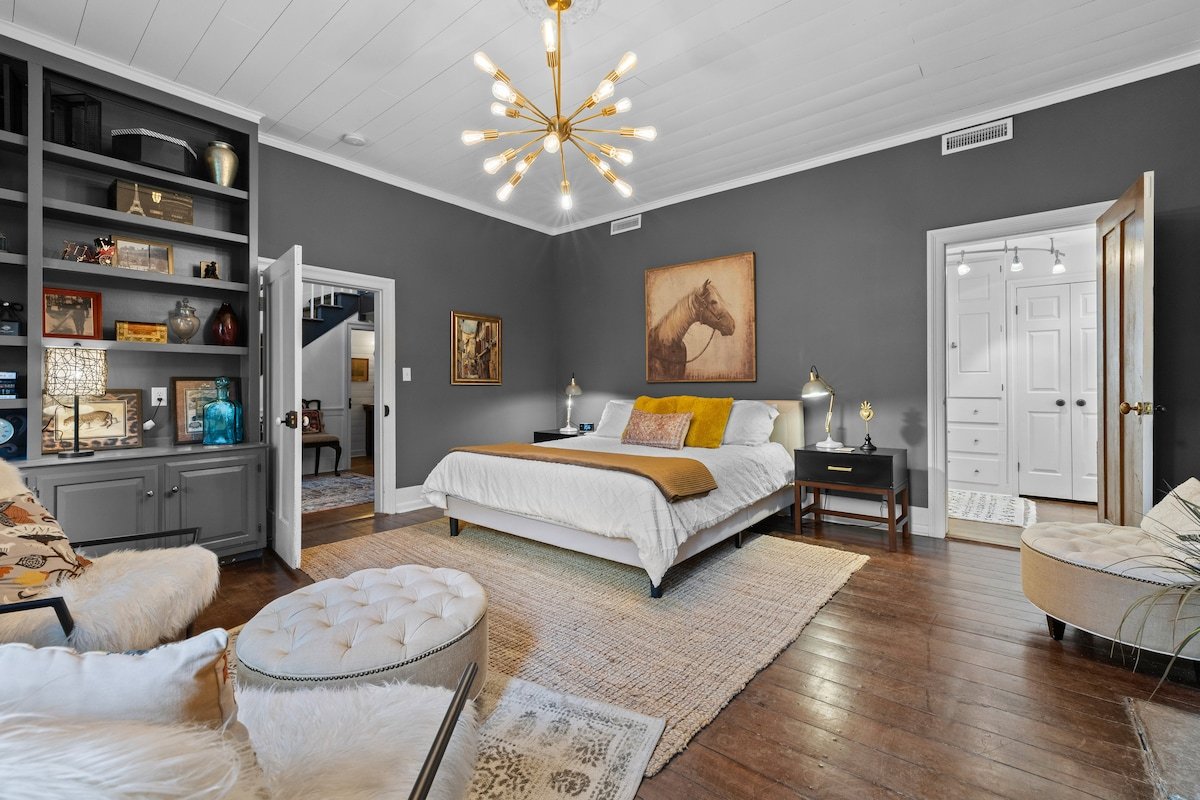 Hows Manor – Historical Luxury Farmhouse – 1840 gallery image 3