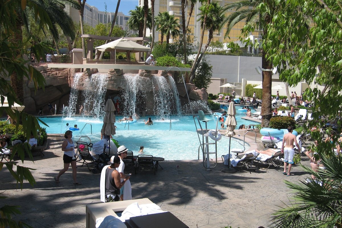 MGM Signature 3BR4BA PH Strip view No Resort Fee gallery image 4