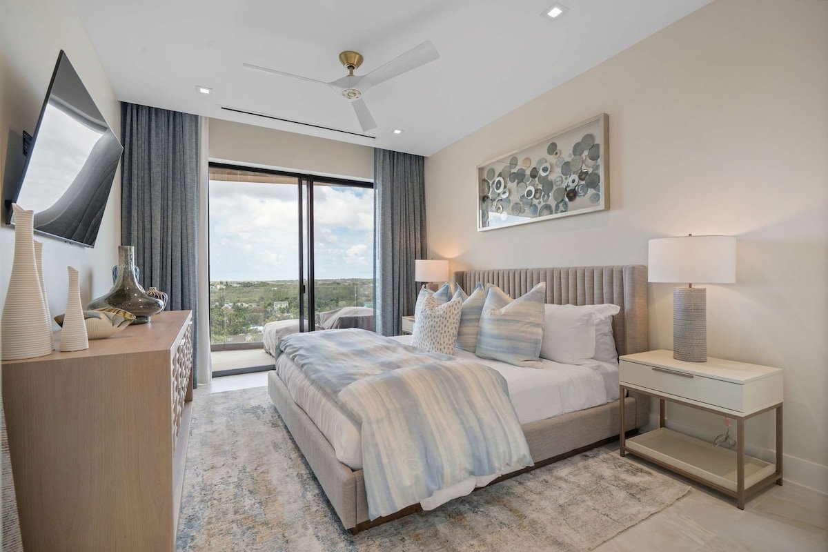 Penthouse with Ocean Views and Infinity Pool gallery image 3