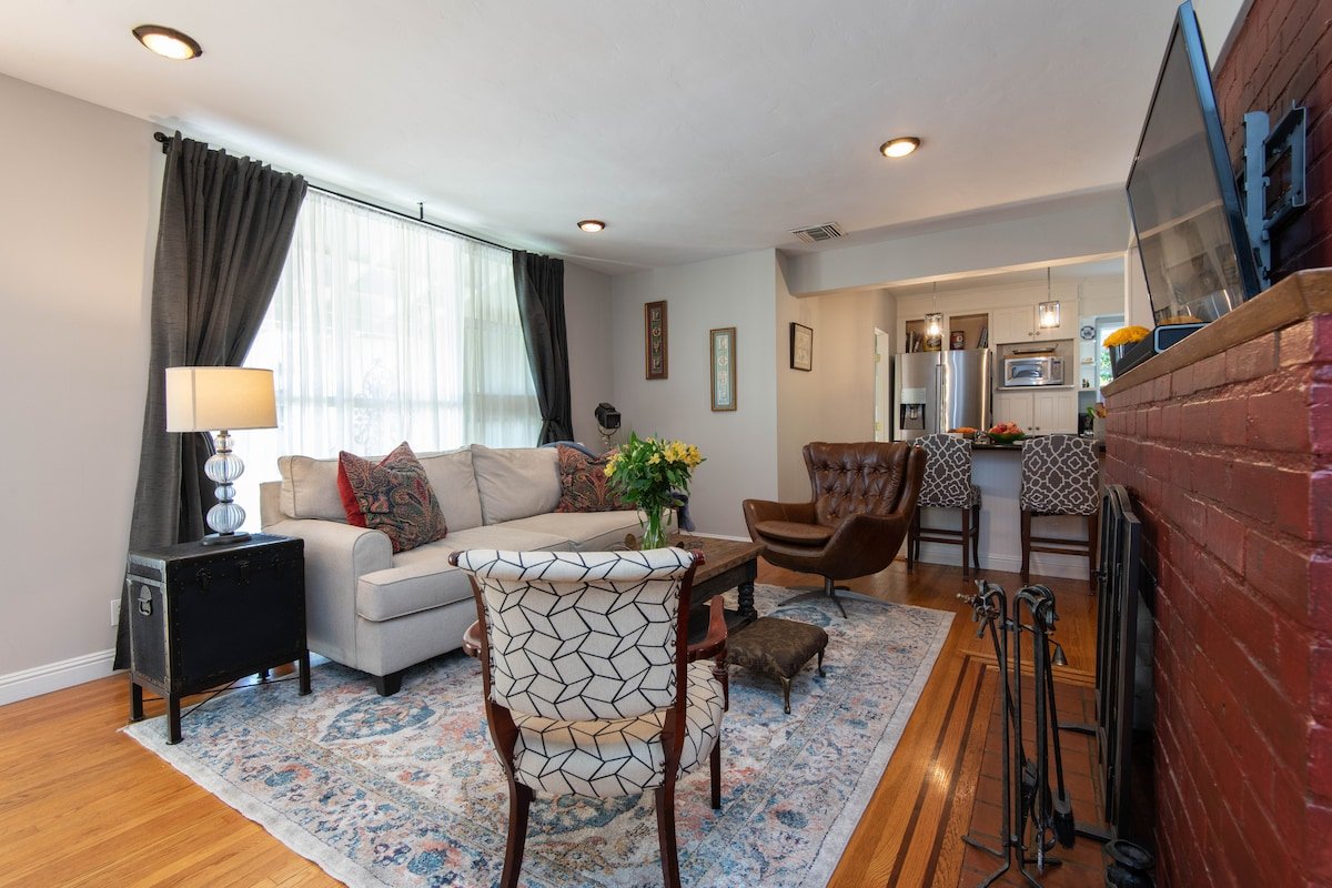 Charming gem next-door to Universal Studios gallery image 5