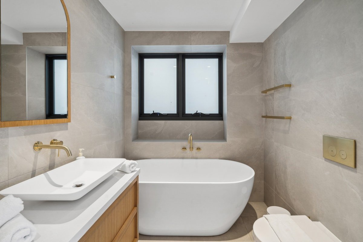 Stunning 4BR Waterfront House w/pool in Sth Coogee gallery image 4