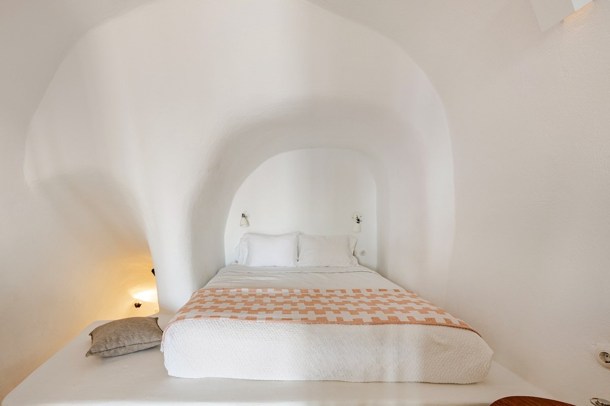 Fisherman’s Cave House by Spitia Santorini gallery image 3