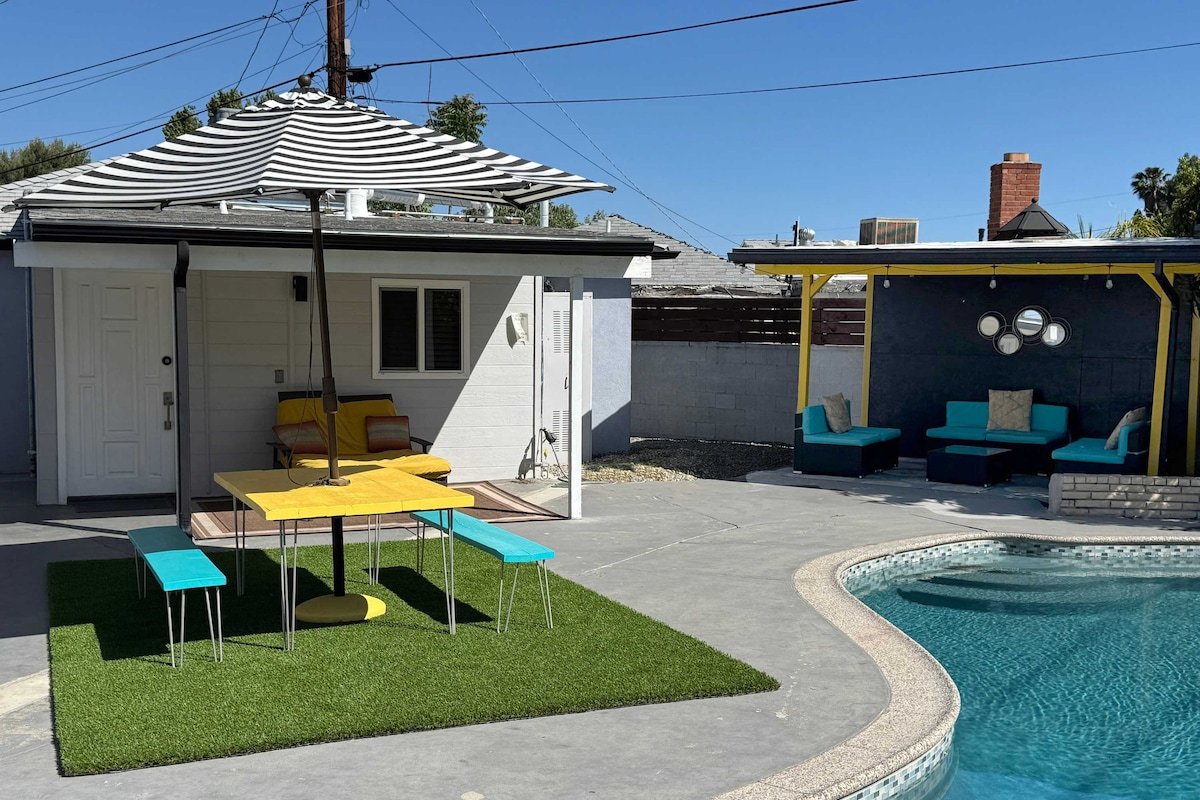 *3000sf 6BR! Htd Sparkling Pool, Cabana, BBQ!* gallery image 4