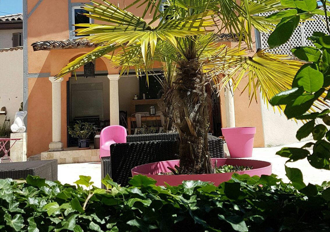 Maison de ville du XVIIIe siècle , piscine Lyon 9 gallery image 5