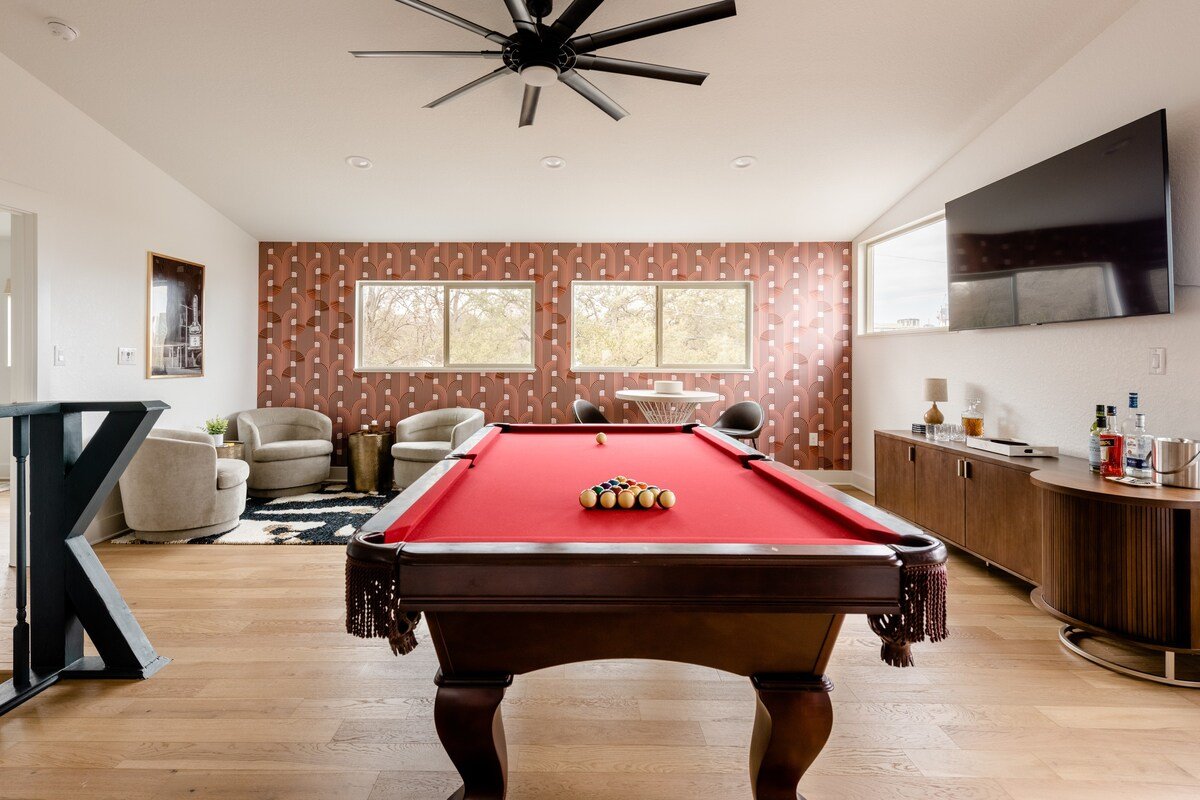 Bachelor(ette) Mansion | Heart of ATX | Sleeps 28 gallery image 3