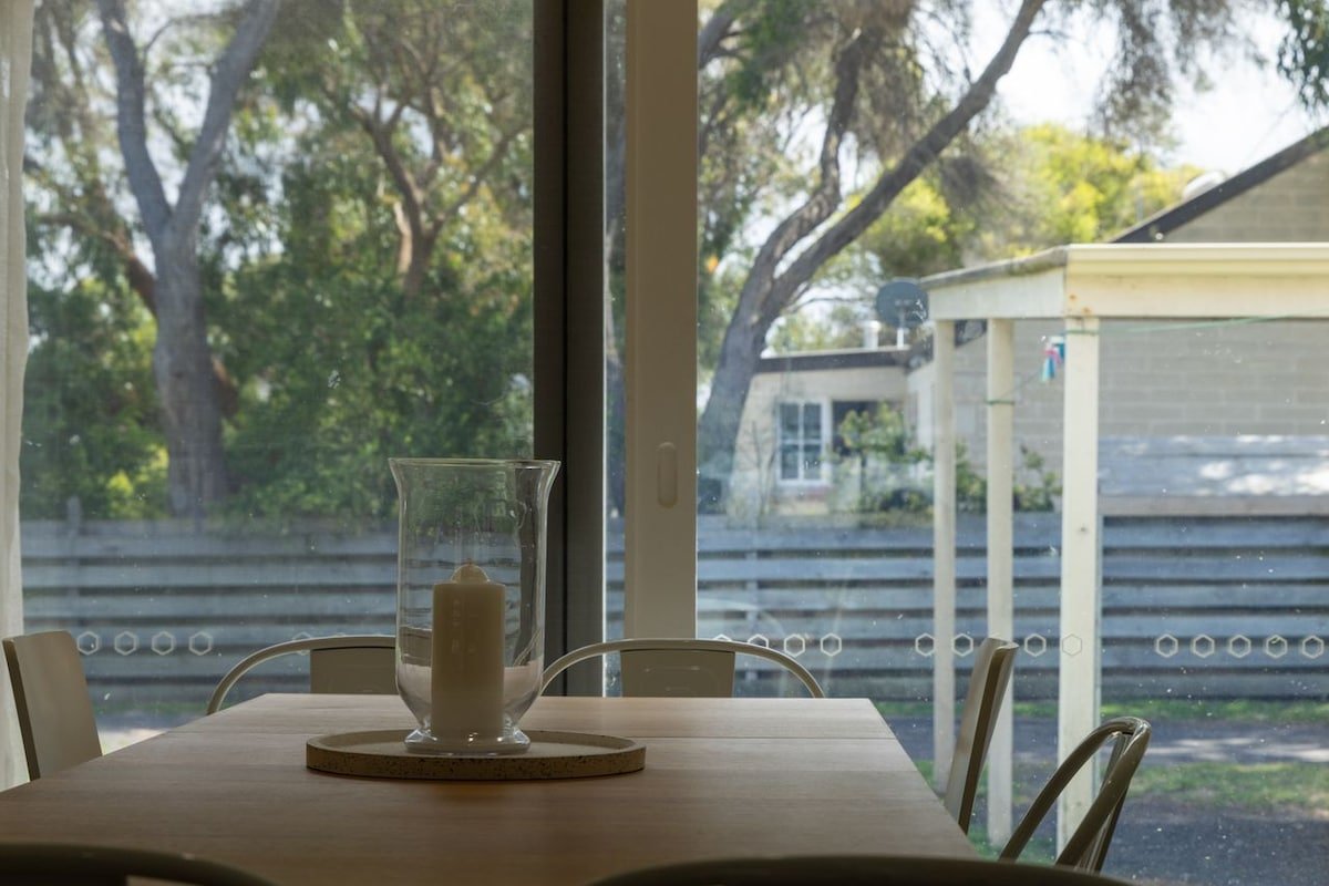 Lyons, Central Whaler’s Cottage gallery image 5