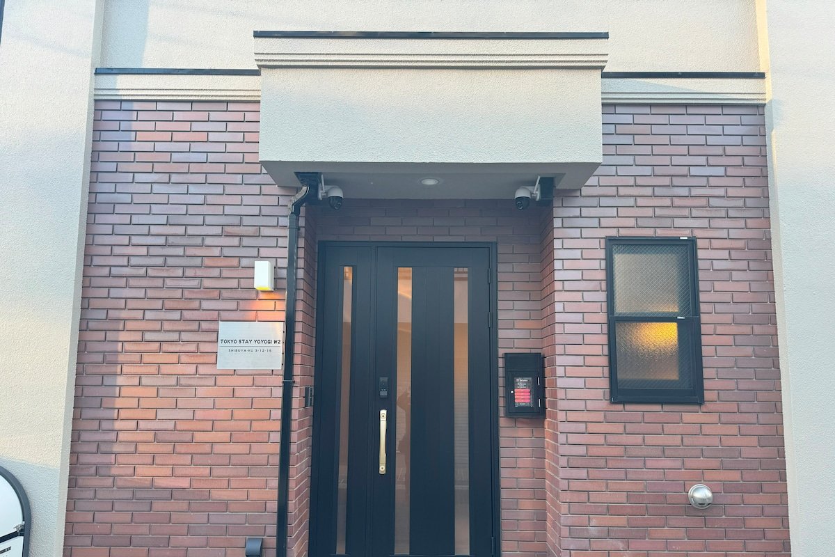 渋谷区　2階建て１棟貸し切り　新宿　歌舞伎町　観光徒歩圏内　3バスルーム　2トイレ無料駐車場付き gallery image 3