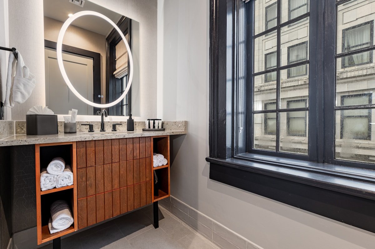 4BR Historic 2-Story in French Qtr | Mayfair Hotel gallery image 5