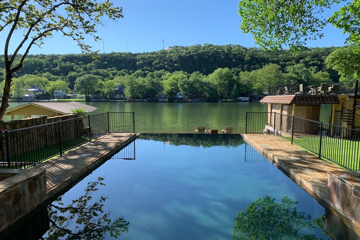 Spectacular Waterfront Estate gallery image 2