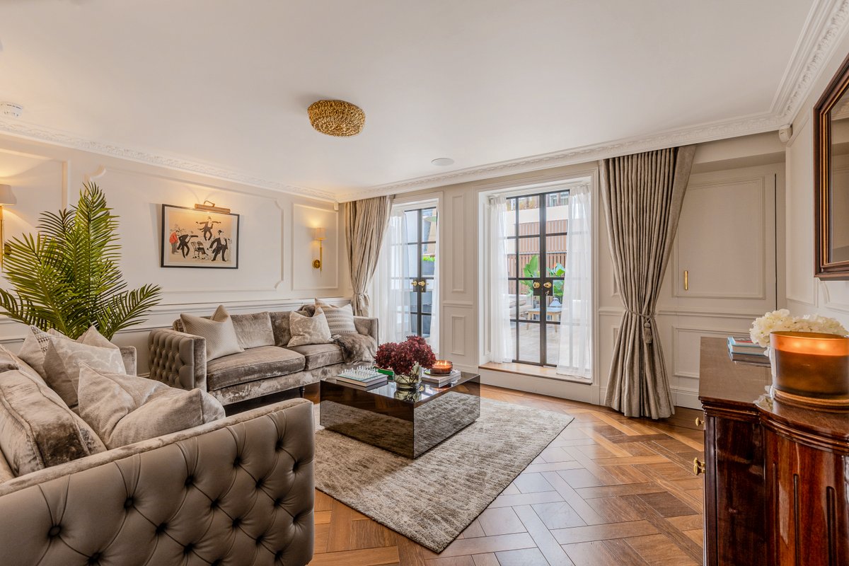 Exquisite 4BR+ House w/Terrace, Mayfair Residence