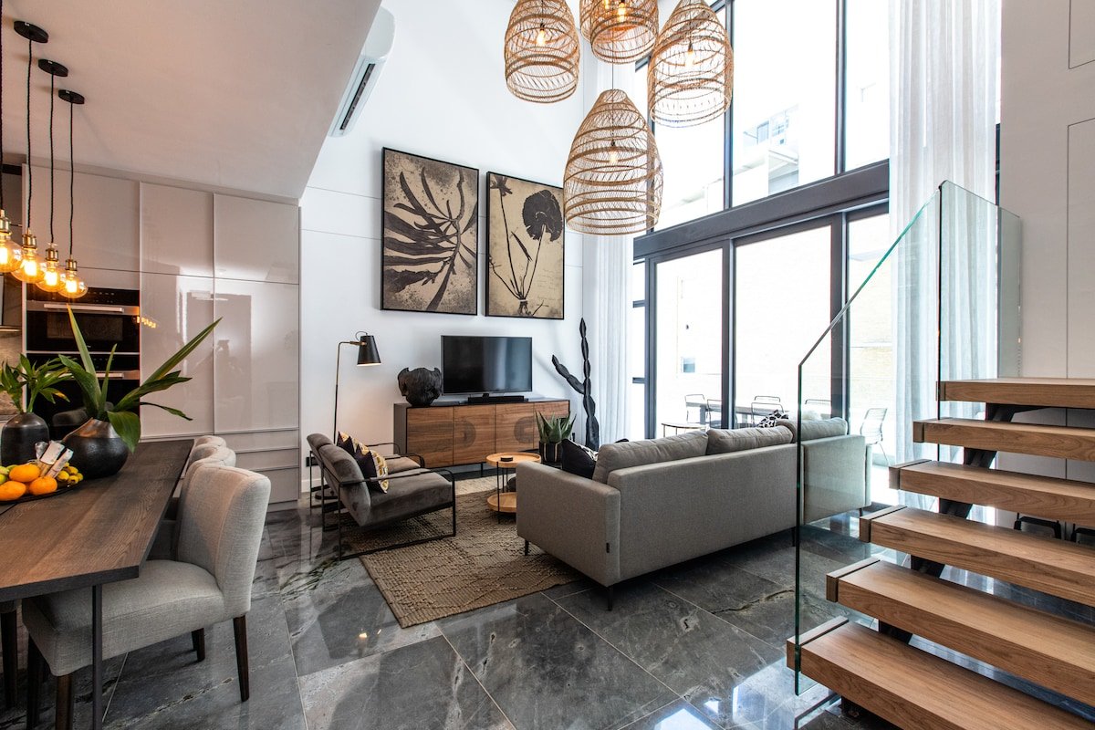 Upmarket Duplex Unit in the Heart of Sea Point (1) gallery image 2