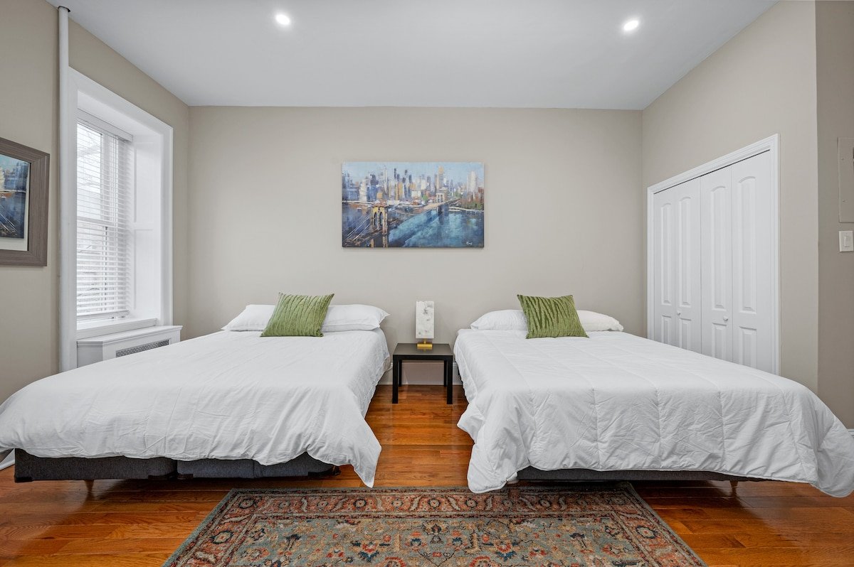 5 Bedrooms Townhouse in NYC gallery image 3