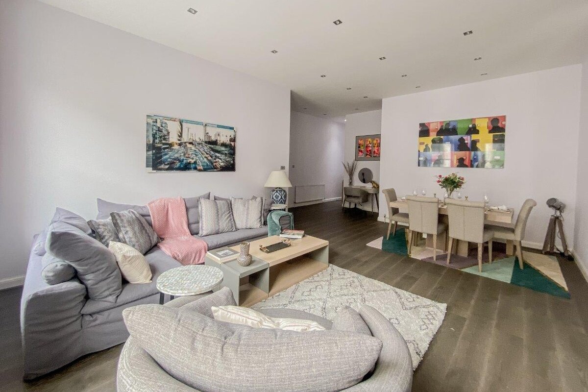 Exceptional apartment in the most desirable street gallery image 4