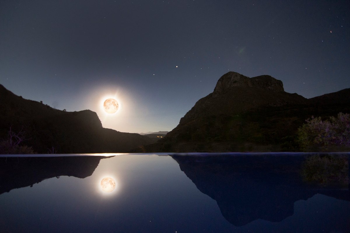 Heated Private Salt Pool, Jacuzzi, Sauna, Cinema gallery image 3