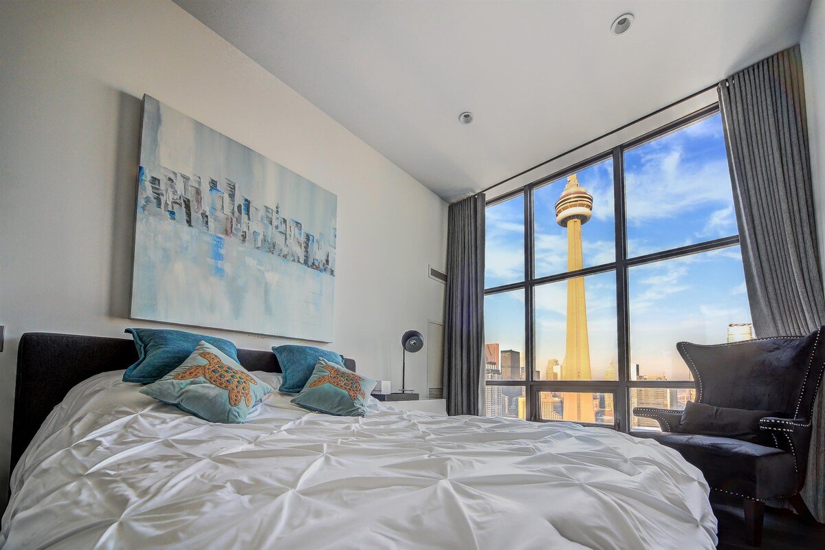 Luxury Penthouse w BREATHTAKING CN TOWER Views! gallery image 5
