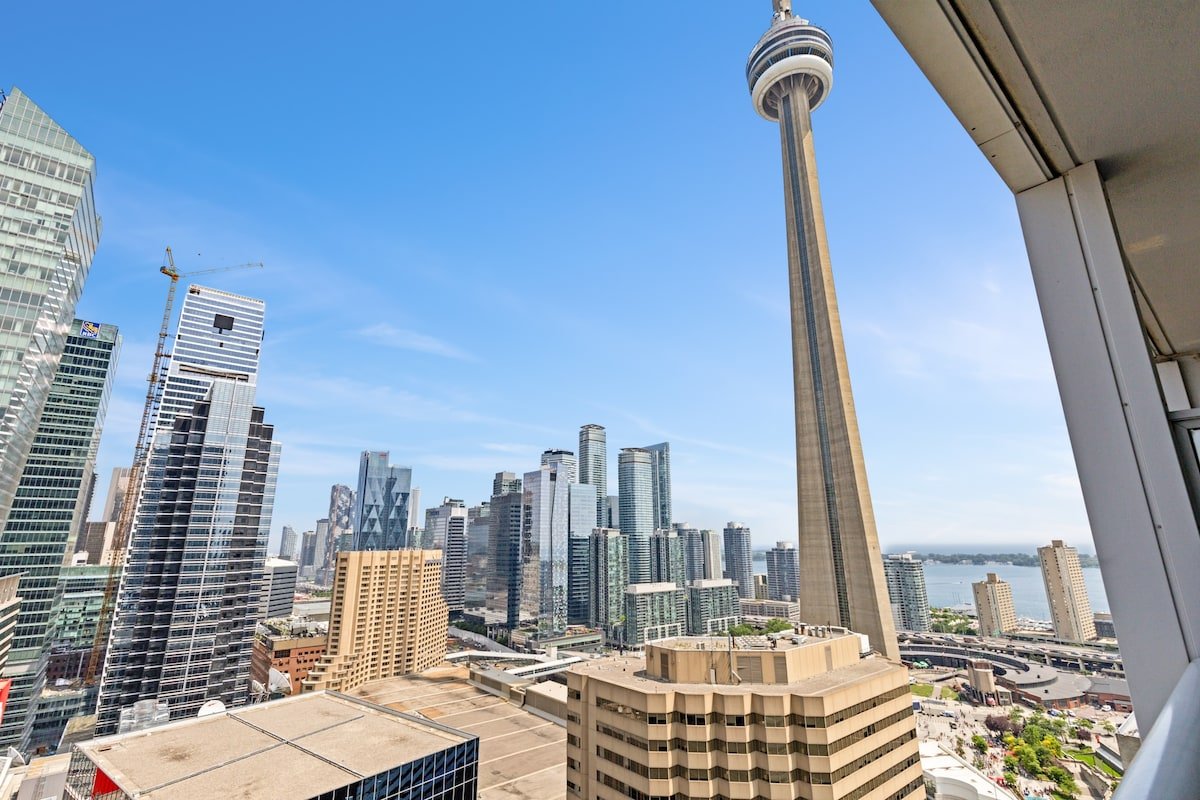 * *2bedroomCN Tower WATER VIEWS* gallery image 2