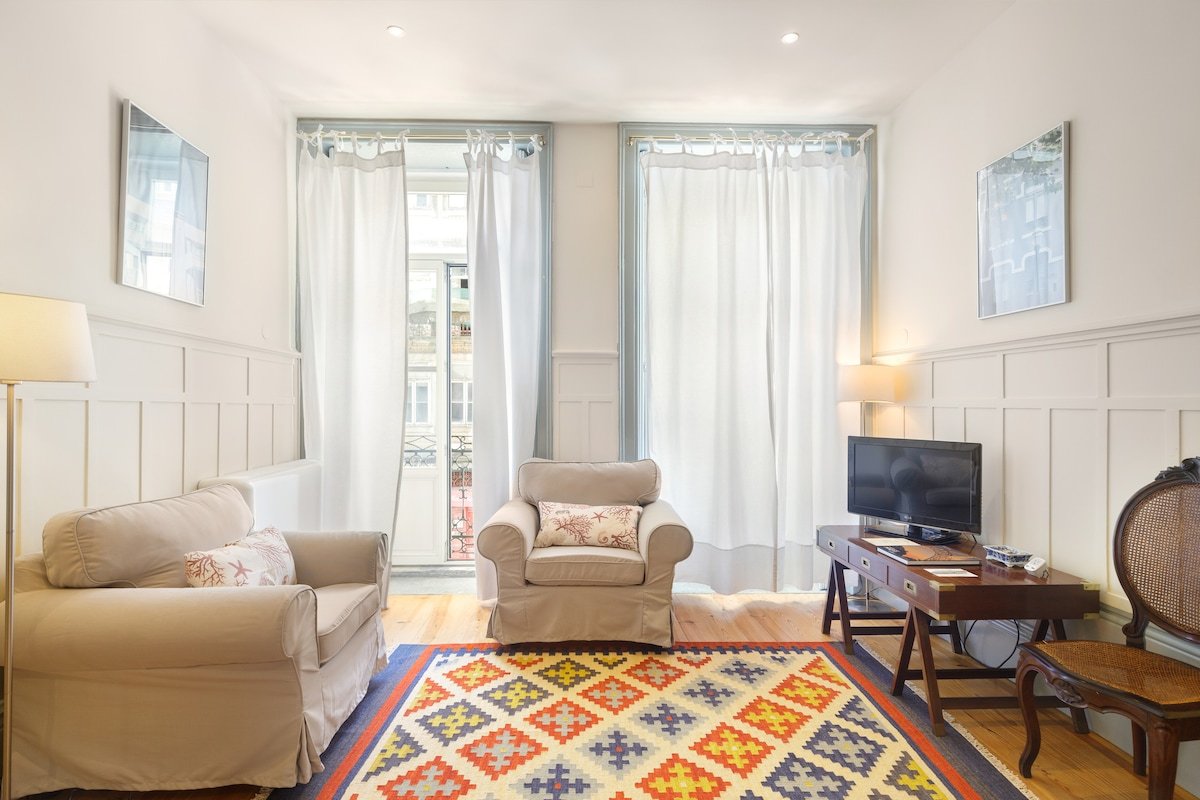 Mouzinho 134 – Historical Center – Yellow gallery image 3