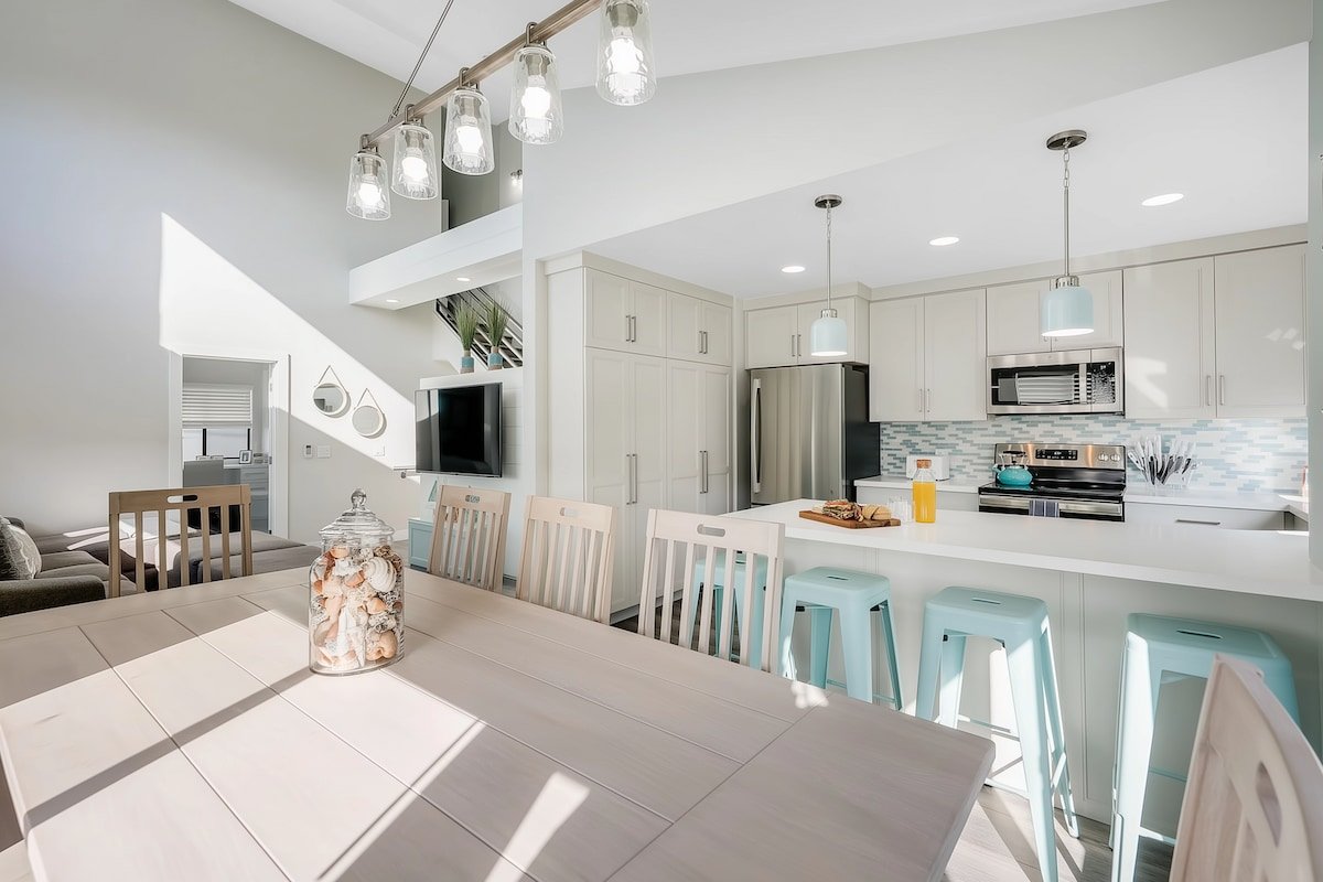 Luxury Meets Coastal Charm in North Mission Beach gallery image 2