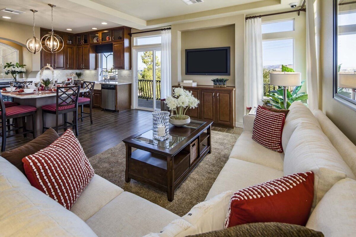 LuxVegas 5-Star Model Home w/ Pool Table & Balcony gallery image 4