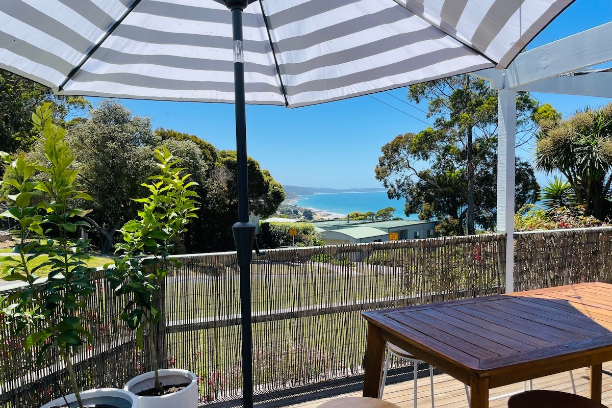 Stunning family home -Amazing views -Central Lorne gallery image 4